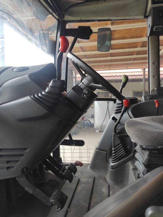 Tractor Claas Axos 320