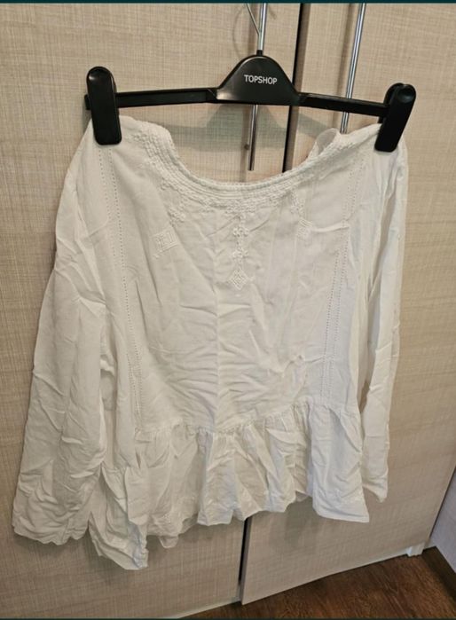 Bluză albă model ie