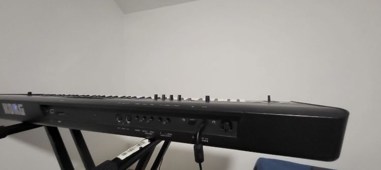 Korg Krome 73clape - cu husa originala