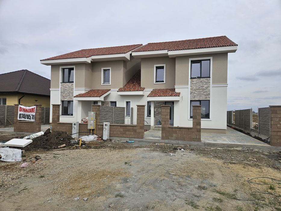 Vând duplex despărțit prin camera tehnica