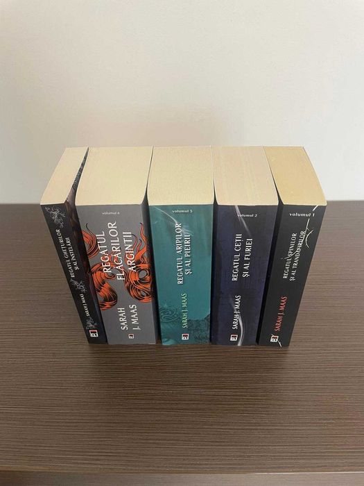Seria acotar regatul spinilor si al trandafirilor sarah j maas