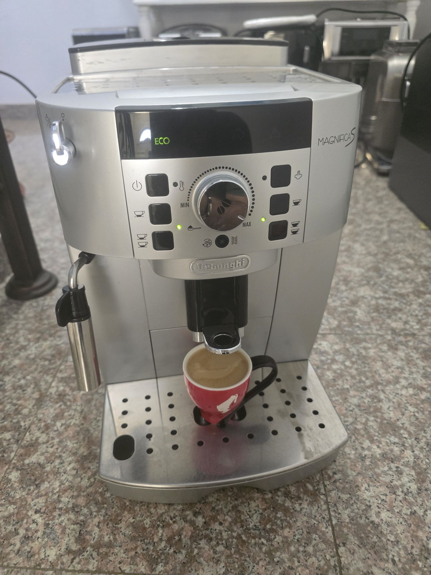Кафемашина Delonghi magnifica s
