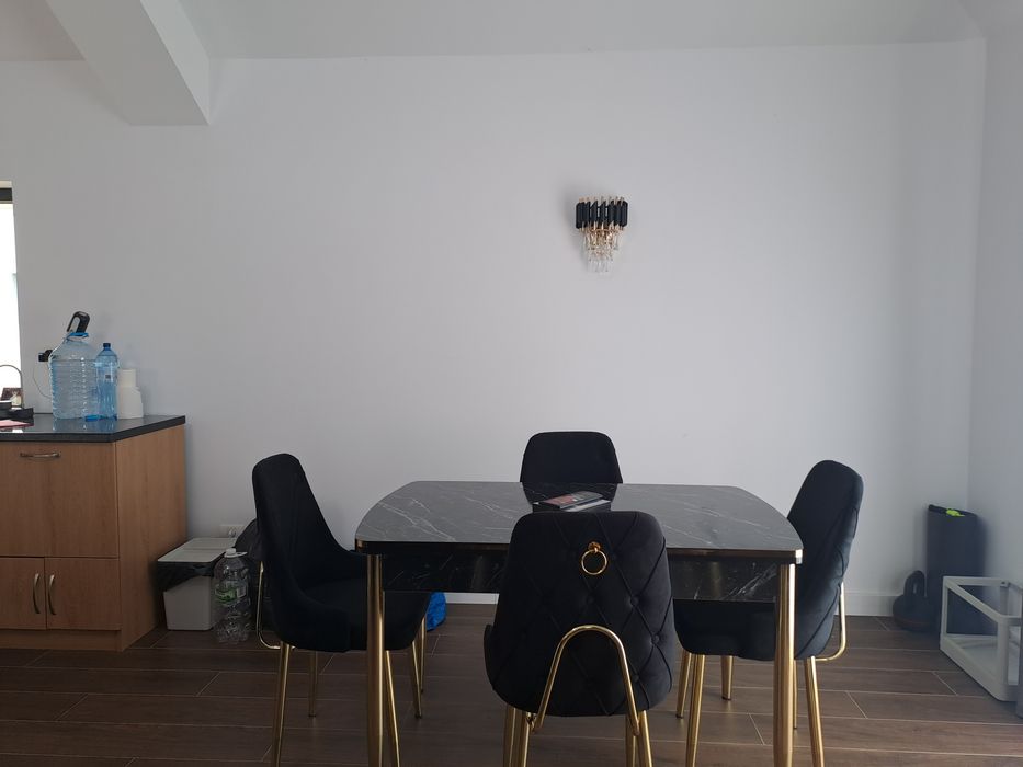 De vanzare canapea cu 2 fotolii, masa cu 6 scaune