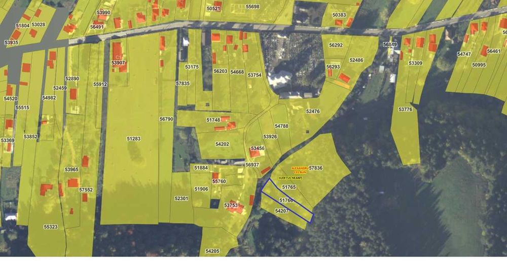 De vânzare teren de 5500 mp situat în Vădurele