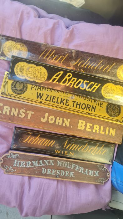 Табелите от стари пиана вече несъществуващи