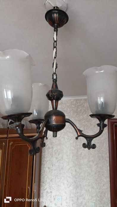 Продам люстру трехрожковую а отличном состоянии. 10.000 тг.