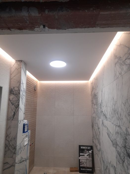 Electrician autorizat execut instalații electrice