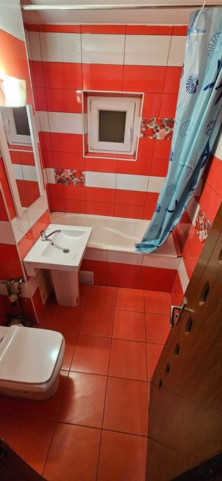 Inchiriez apartament 3 camere