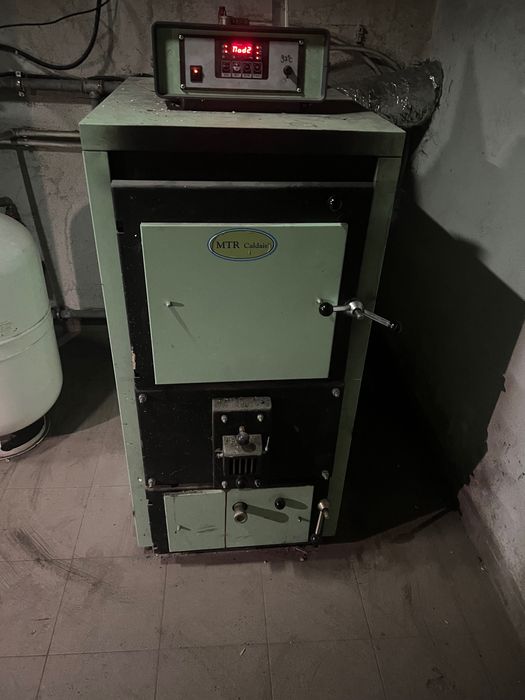 Vând centrală de lemne