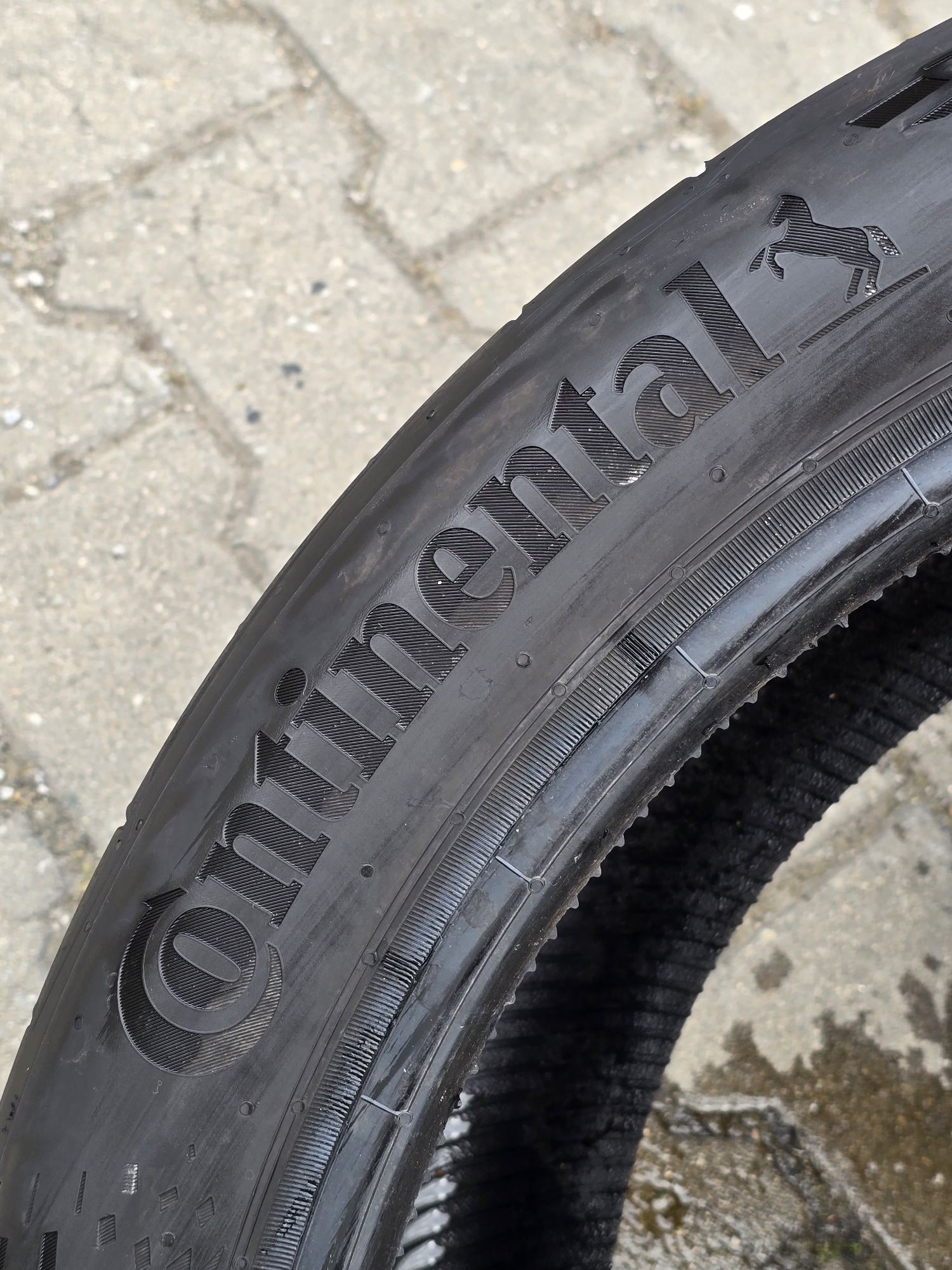 265 40 21 Continental