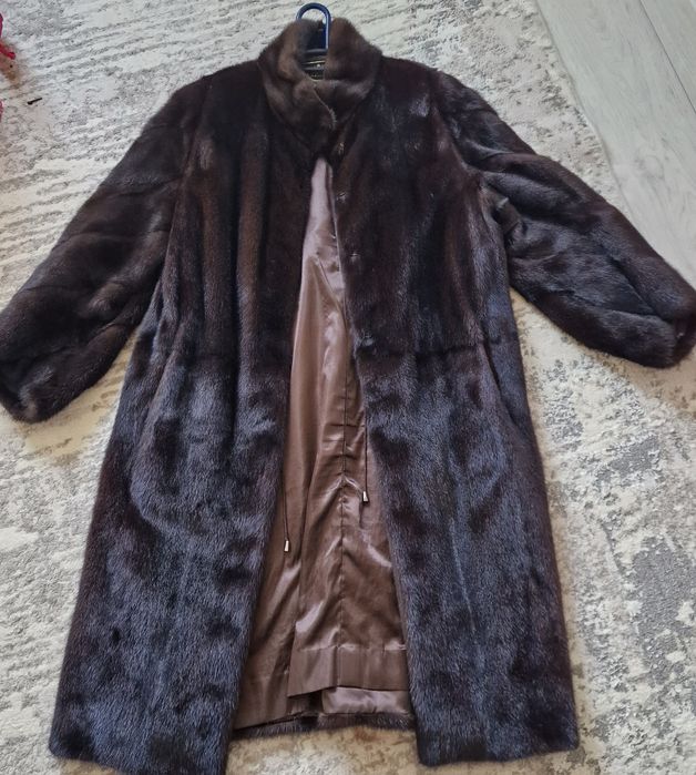 Цельная норковая шуба очень хорошего качества