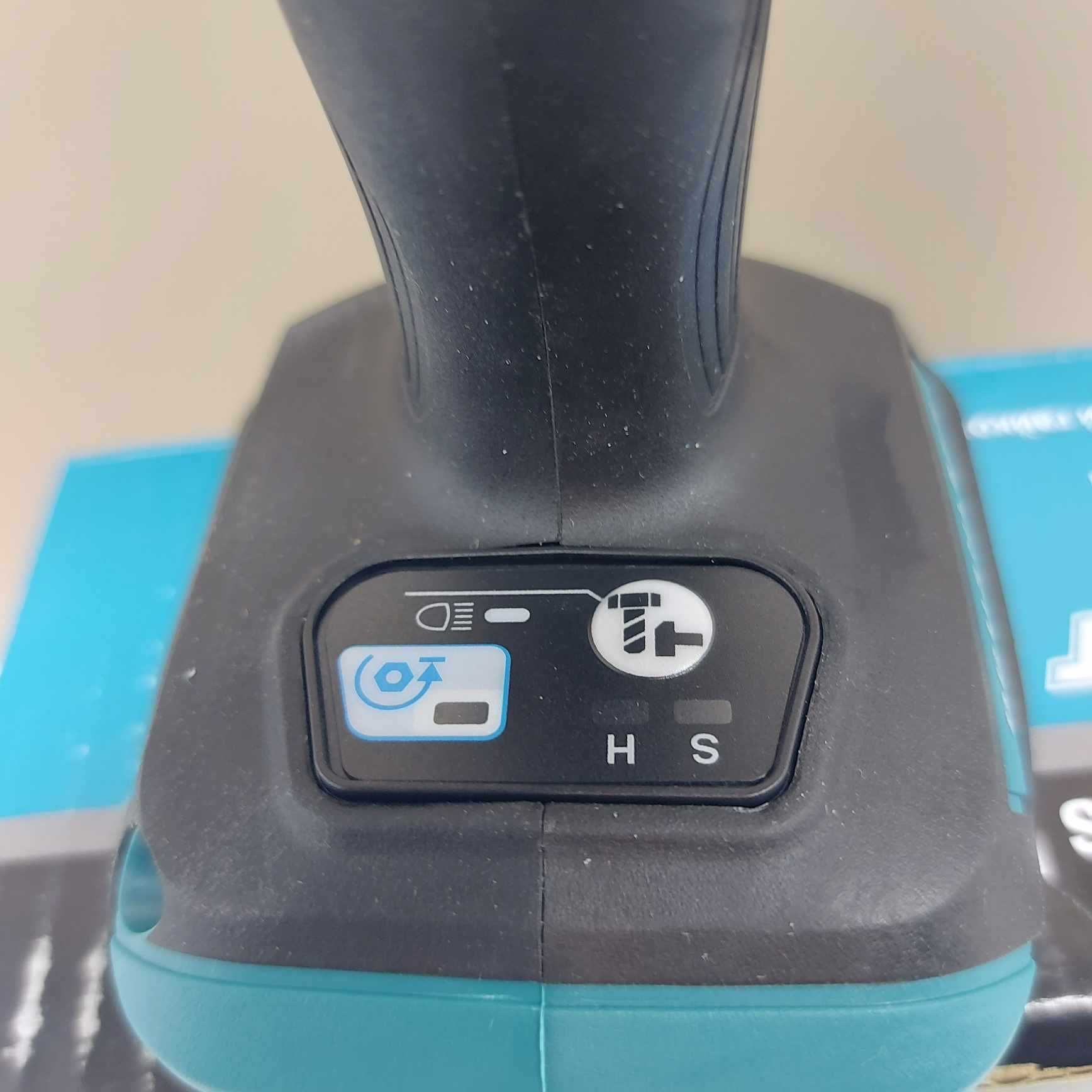 Безчетков ударен гайковерт Makita DTW180Z 3/8