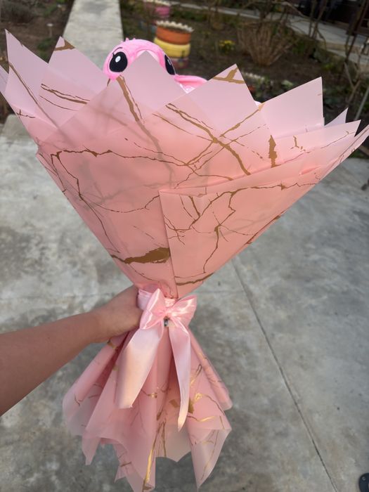 Buchet trandafiri din satin cu stitch roz