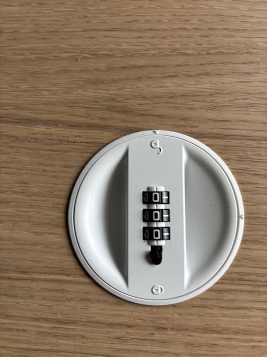 Comoda cu 3 sertare pe roti Ikea Galant aproape noua