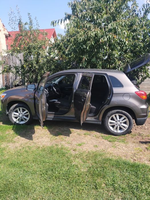 Vând Mitsubishi asx