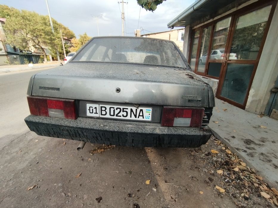 Mashina sotiladi Lada 2199