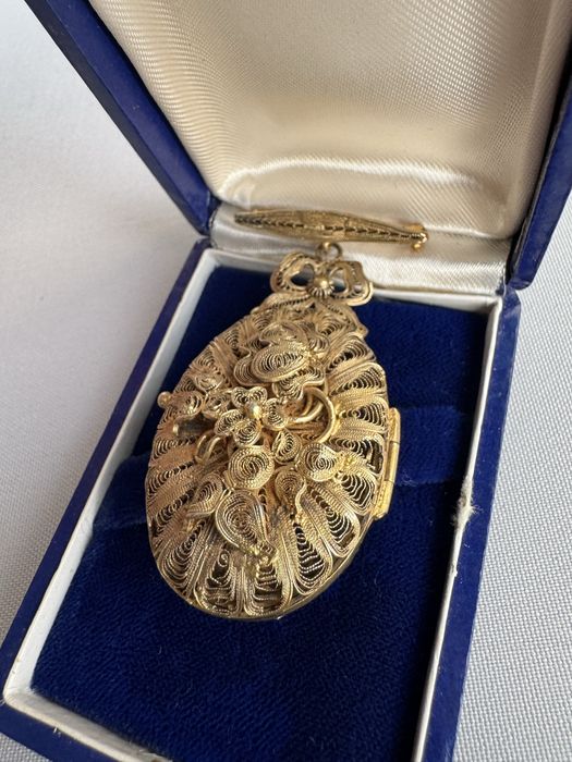 Brosa din argint filigran placat cu aur