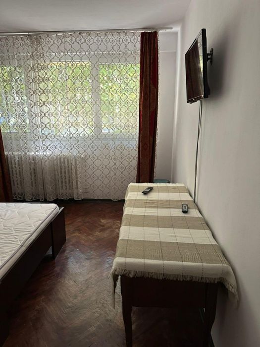 Închiriez garsoniera