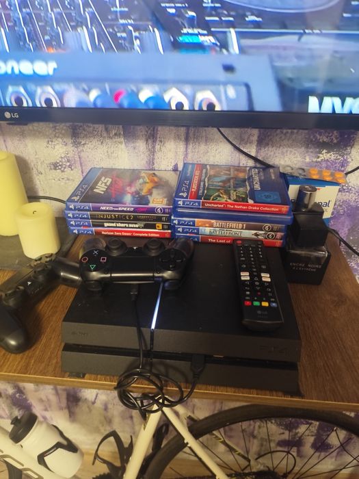 Vând consolă PS4