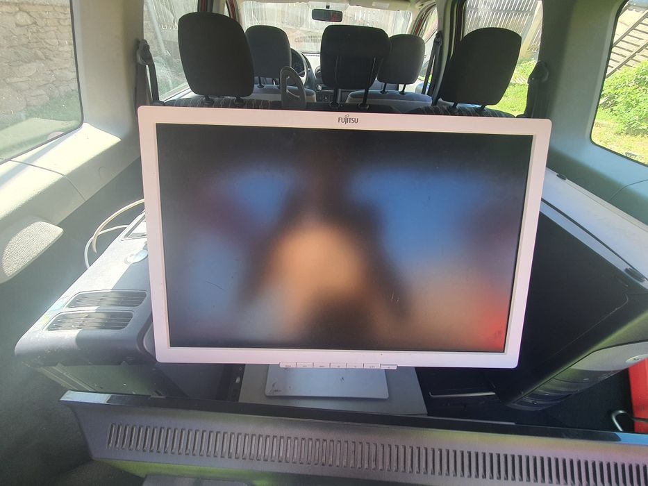 Vand monitore si pc
