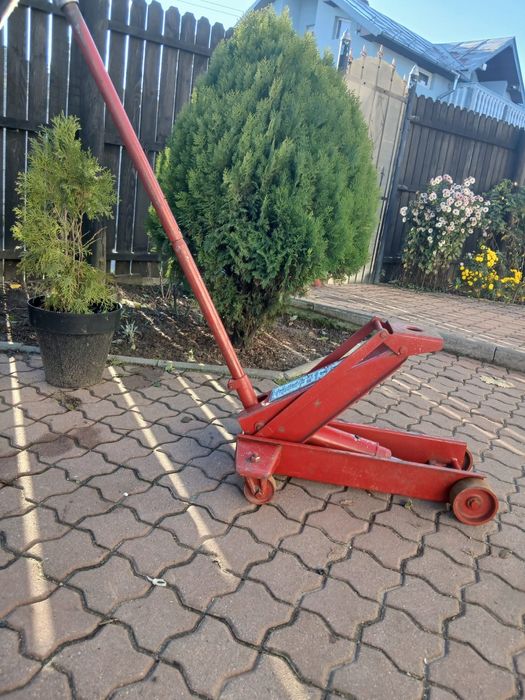 Vând cric profesional made în Sweden