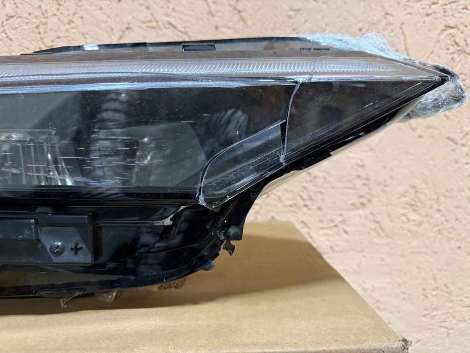 Продается фара на машину Hyundai Elantra