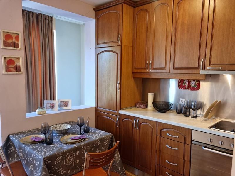 Дава се под наем Тристаен апартамент в София, Красно село - 68 кв.м за 700 € - Снимка #2