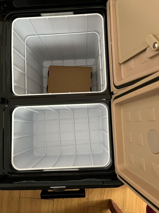 Frigider/congelator cu doua compartimente