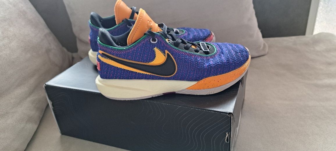 Продавам маратонки Nike Lebron XX jnr