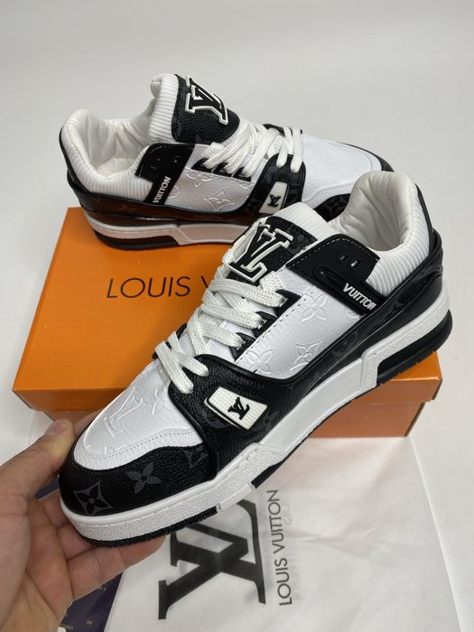 Adidasi Louis Vuitton