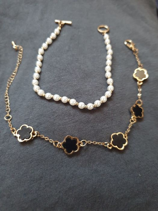 brățări cu trifoi negru și perle.