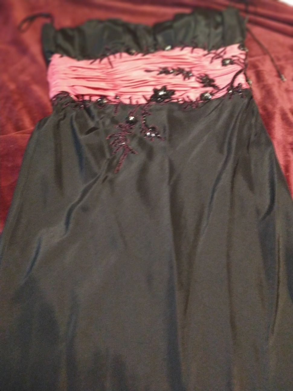 Vănd rochiță de seară neagra cu roz mărimea 52