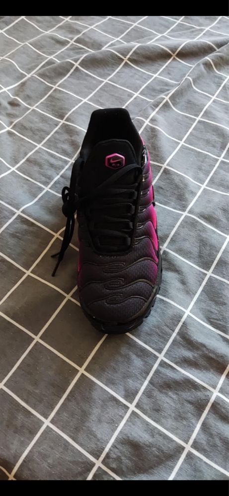 Nike Ari Max Tn “Hyper Pink”