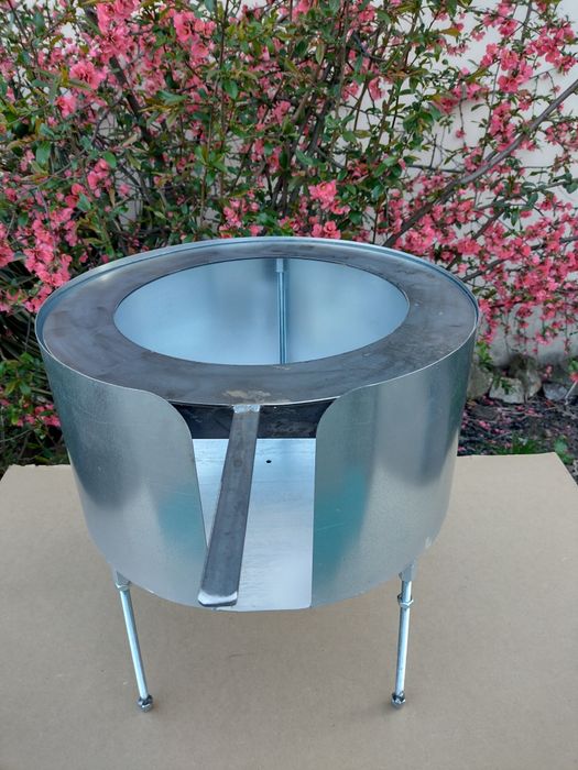 Combină pentru gătit afară. Disc, ceaun, grill, tigaie-smoker