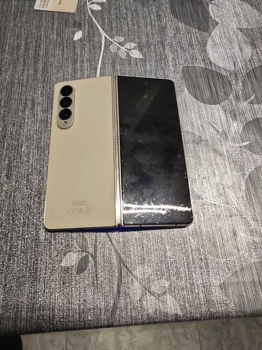 Samsung Galaxy Z Fold 4