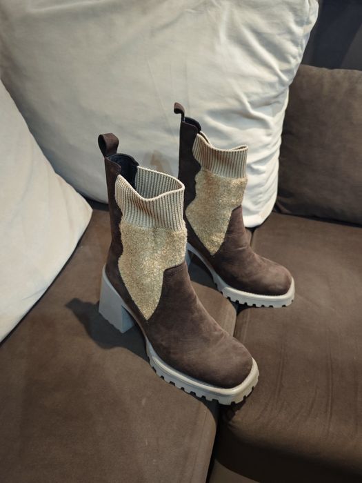 Боти 40 номер прекрасни и модерни,но за съжаление вече високи за мен