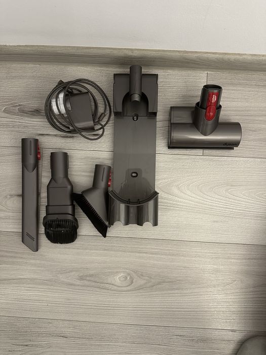 Dyson V8 Animal cu accesorii