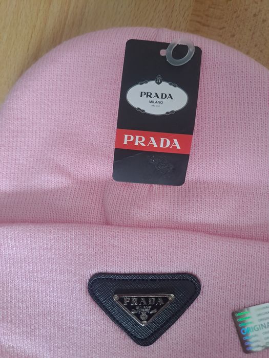 Caciulă Prada pentru Doamne și domnișoare