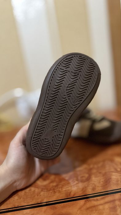 Детские кроссовки