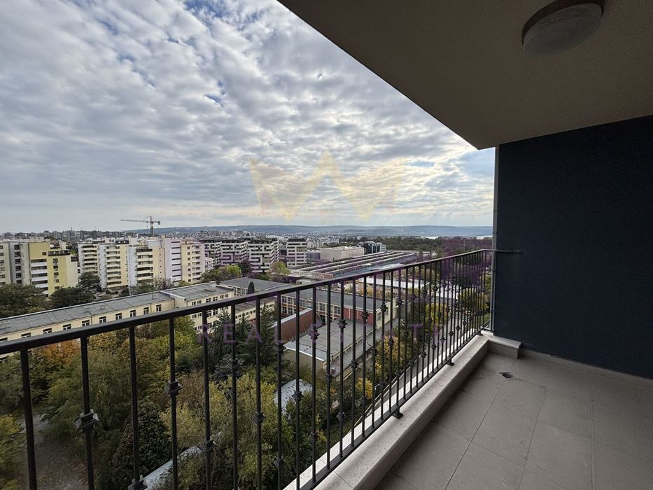 Продава се Тристаен апартамент в Варна, Победа - 102 кв.м за 2157 €/кв.м - Снимка #1