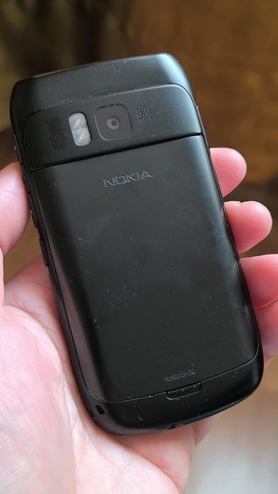 Nokia E6 (pentru colectionari)