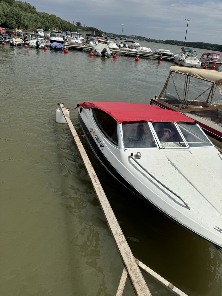 Barca bayliner capri de vanzare