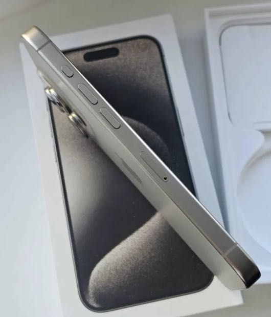 iPhone 15 Pro White (256 GB)