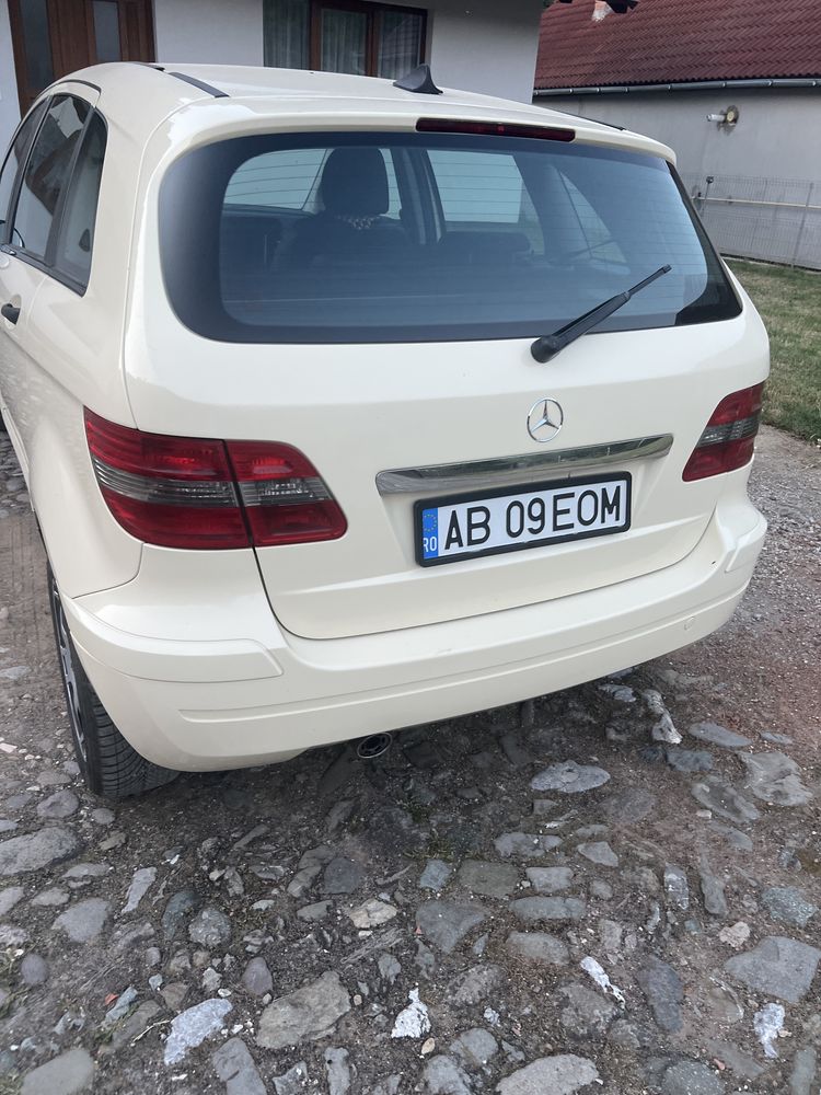 Mercedes b 180 anul 2008 diesel