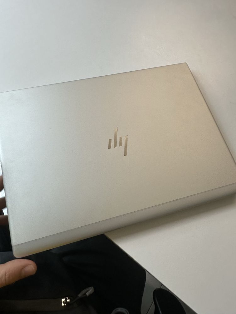 Laptop hp elitebook 745 g6 amd ryzen 5 pro /radeon vega gfx
