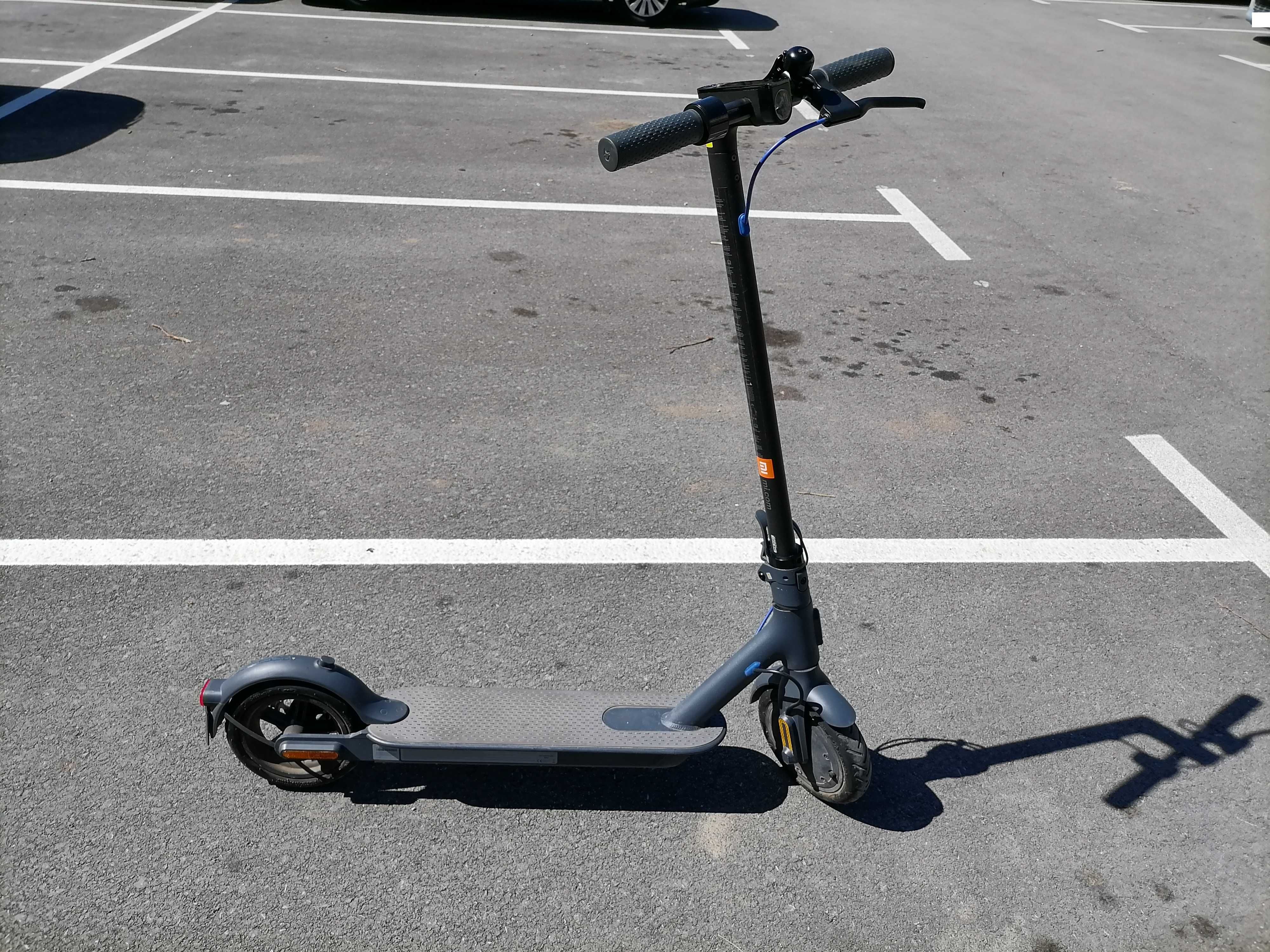 Продавам Електрически Скутер (Тротинетка) XIAOMI MI ELECTRIC SCOOTER 3