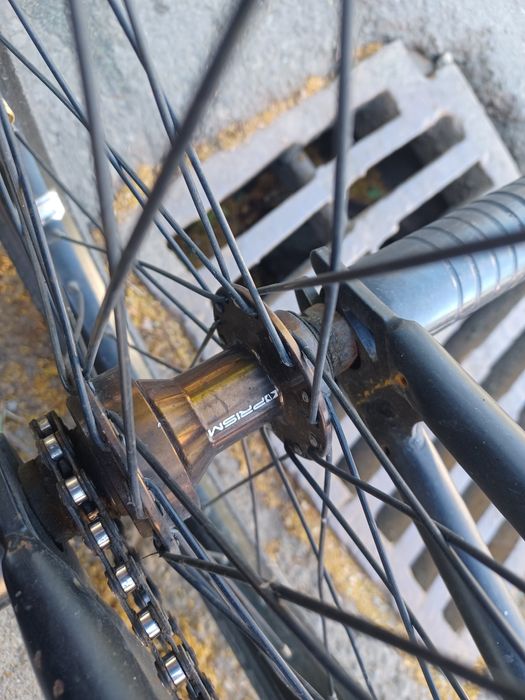 Vând bmx prism de culoare neagra