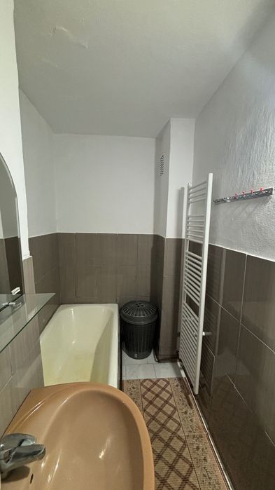 Vand apartament decomandat