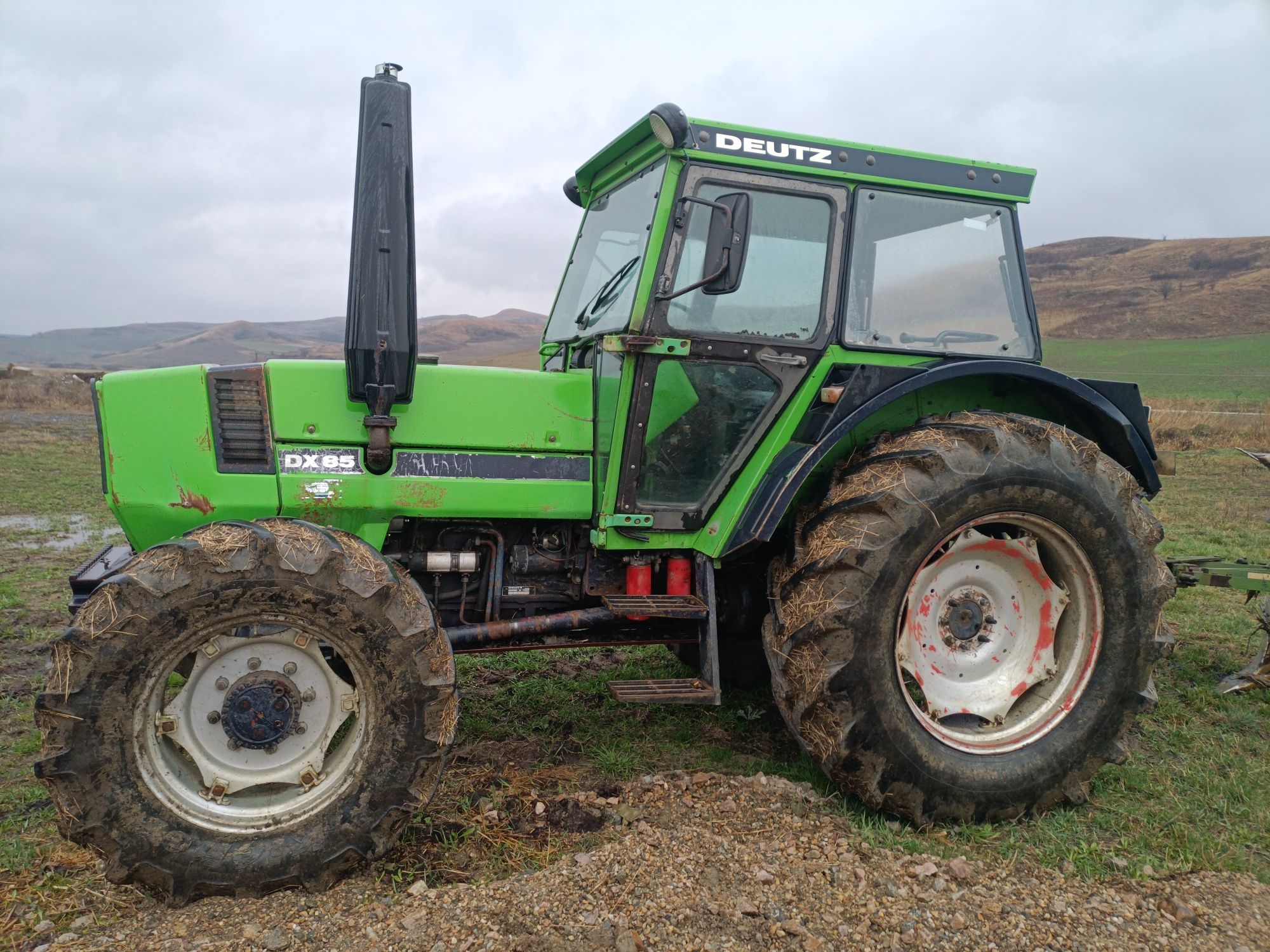 Vând tractor Deutz dx 85