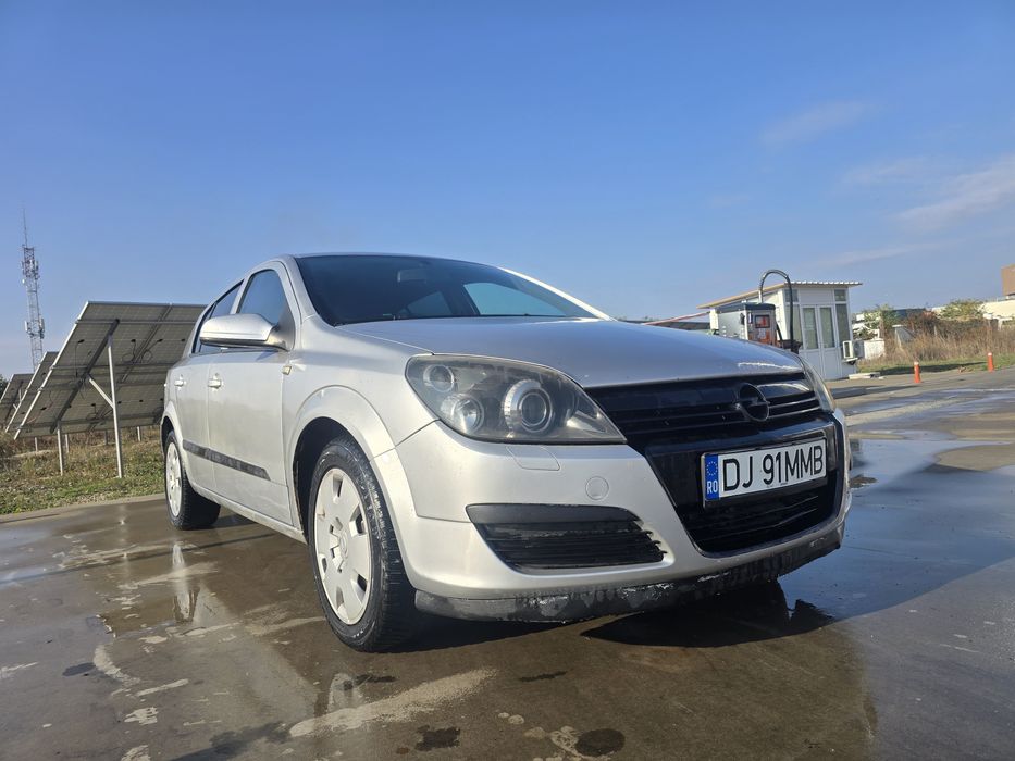 Vând Opel Astra H 1.3cdti 6+1trepte. Usor avariat•lovit•înmatriculat